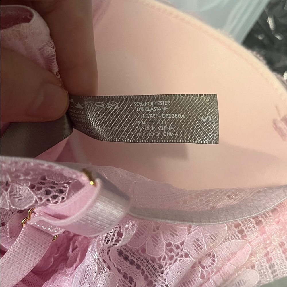 Daisy Fuentes size small baby pink lingerie top - Picture 3 of 10